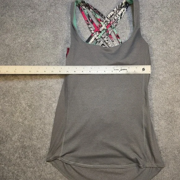 Lululemon Tank Women 6 Gray Free To Be Tank Strappy Back Built-in Bra - Picture 3 of 8